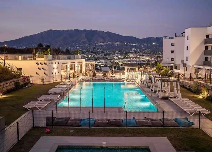 Mijas Met Zee En Zwembadzicht * フエンヒロラ